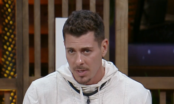 Ele é muito incomodado pq Sidney já fez papel de galã e ele não. INVEJOSO DEMAIS...