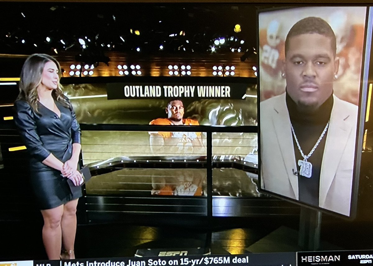 GHamiltonOTF's tweet image. Texas Longhorns are the first program to have back-to-back Outland Trophy winners since Nebraska over 40 years ago. #Hookem 

T’Vondre Sweat - 2023
Kelvin Banks Jr. - 2024
@ontexasfootball