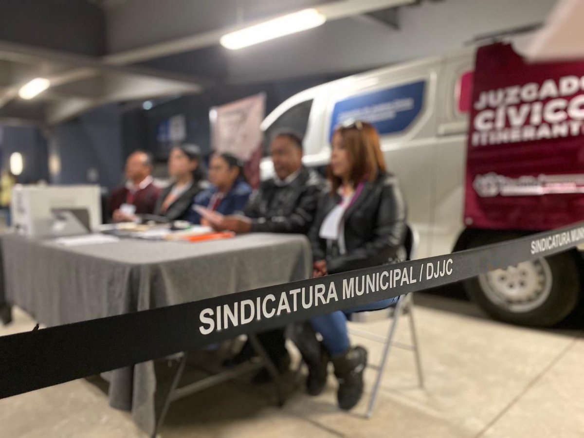 msilvaruiz's tweet photo. Fomentando una cultura de paz y armonía en el Futbol ⚽️

Hoy se vive un emocionante encuentro entre los equipos de América y Monterrey; la Dirección de Juzgados de Justicia Cívica está presente para promover una convivencia pacífica y respetuosa entre todas y todos los aficionados. 

La Sindicatura Municipal está comprometida con las y los ciudadanos apoyando acciones que refuercen una cultura armoniosa.

#Puebla #Futbol #AmericayMonterrey #JusticiaCívica