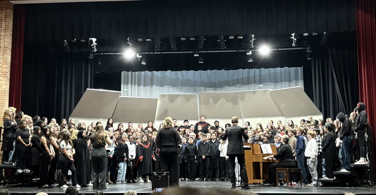 300+ kids in this combined 8th grade / John Marshall high school choir. There are more kids on stage than there was in my entire high school.
