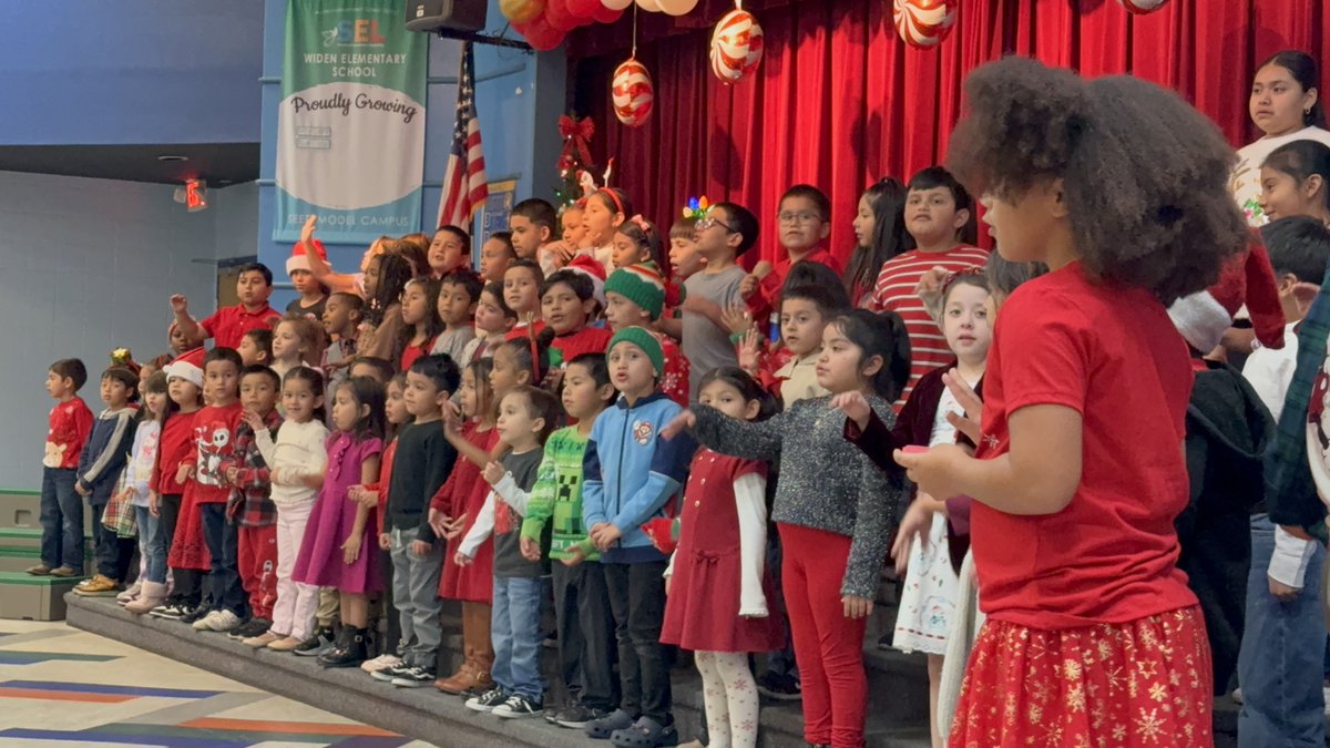 WidenElementary's tweet image. 🎉 Thank you for making Winter Family Night a huge success! 👏 Kudos to Ms. Vikki, Mr. Rios, and our talented kids for their fantastic performances! 🎶 🎨 Thanks to our staff for the fun holiday crafts and to PTA for the delicious food. 🍽️