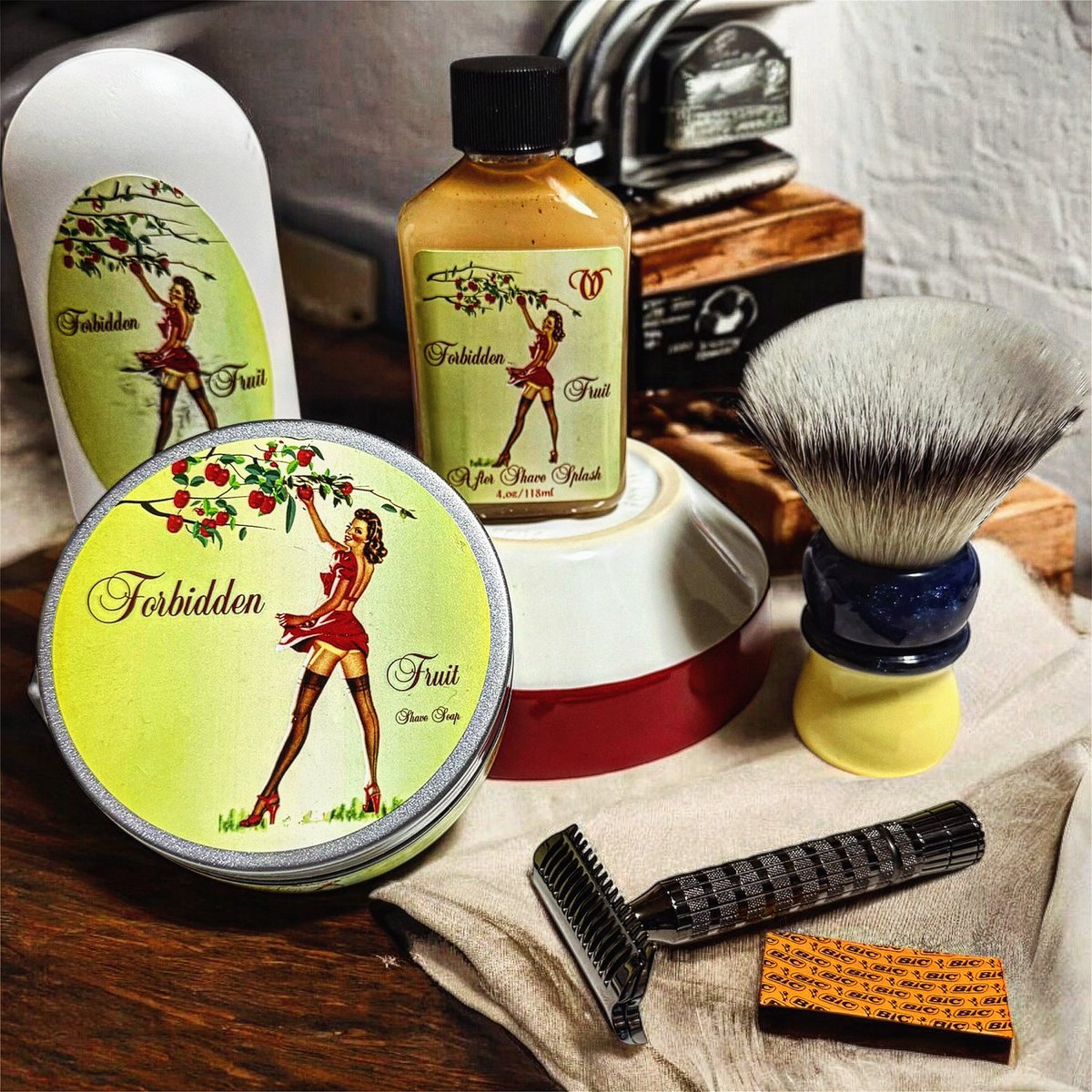 MullyShaves's tweet photo. 🧼 Soap: Van Yulay - Forbidden Fruit
🥣 Bowl: Fine Lather bowl
🖌️ Brush: Yaqi Hongcha
🪒 Razor: PAA: Ascension
🗡️ Blade: Bic Chrome Platinum
🍃 Toner: Thayers: Unscented (not pictured)
🧴 Aftershave Balm: Van Yulay: Forbidden Fruit
💧 Aftershave Splash: Van Yulay Forbidden Fruit https://t.co/wFpKimzL58