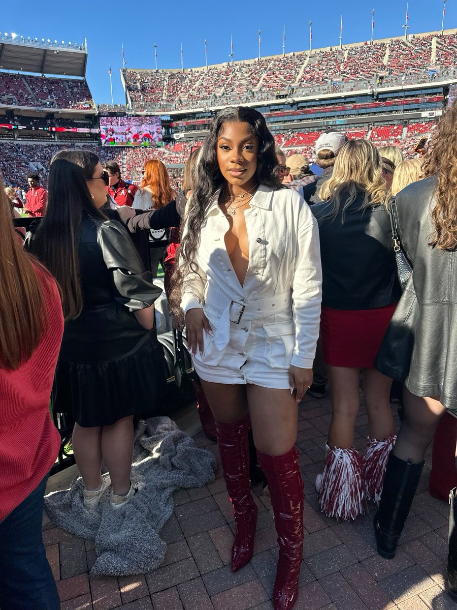 MilaaParkerr_'s tweet photo. bama girls do it better 🌟

#universityofalabama #gamedays #ironbowl2024 https://t.co/st8EseN0st
