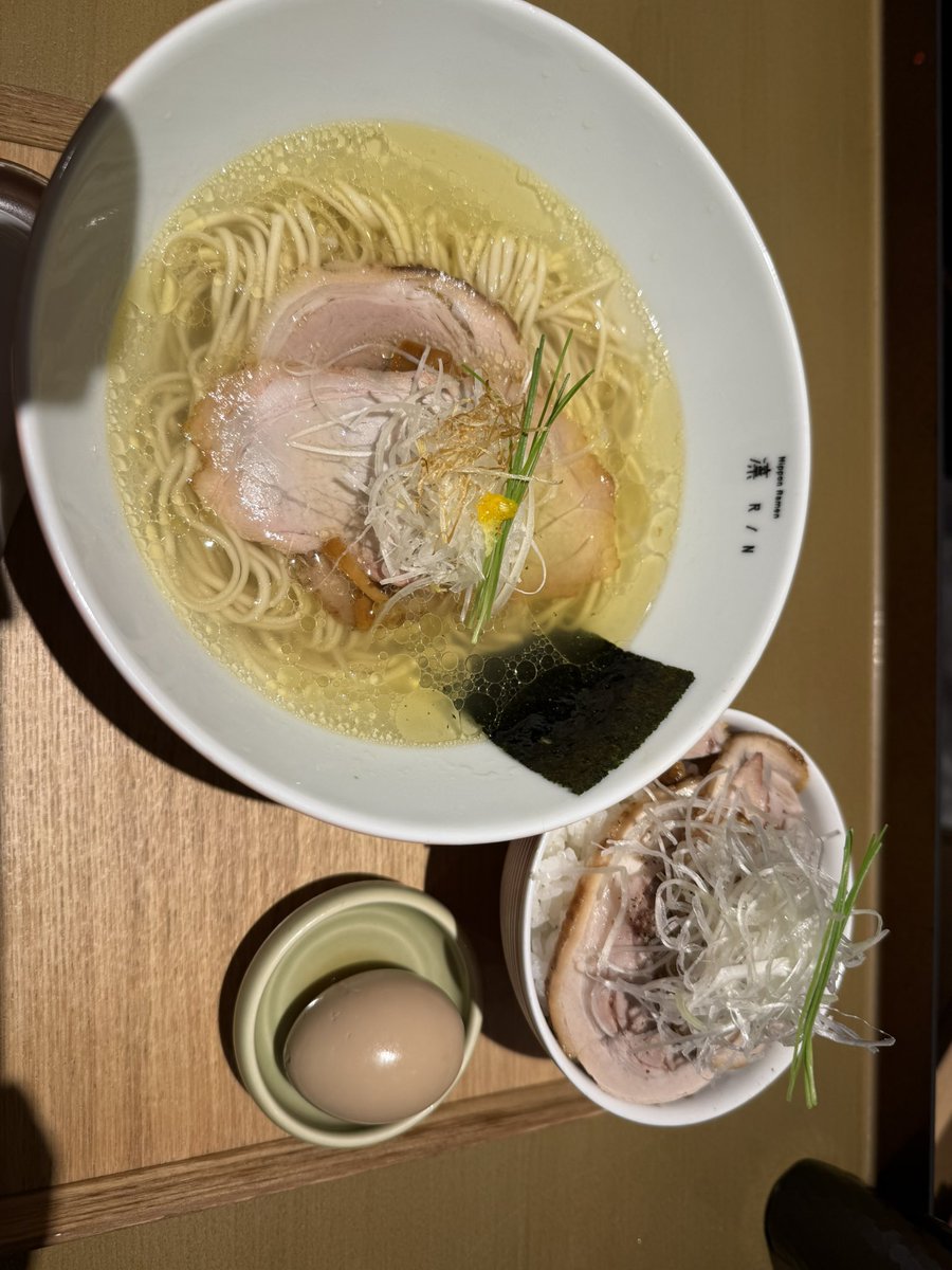 東京駅改札内にあるラーメン屋さん。
ちょっと高かったなぁ。。