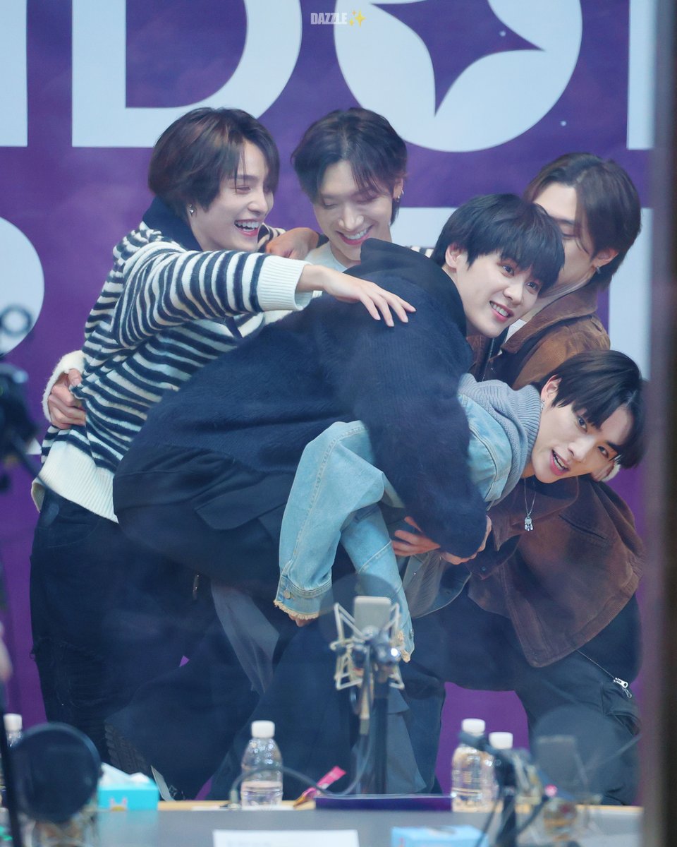 ᴅᴀᴢᴢʟᴇ tweet media