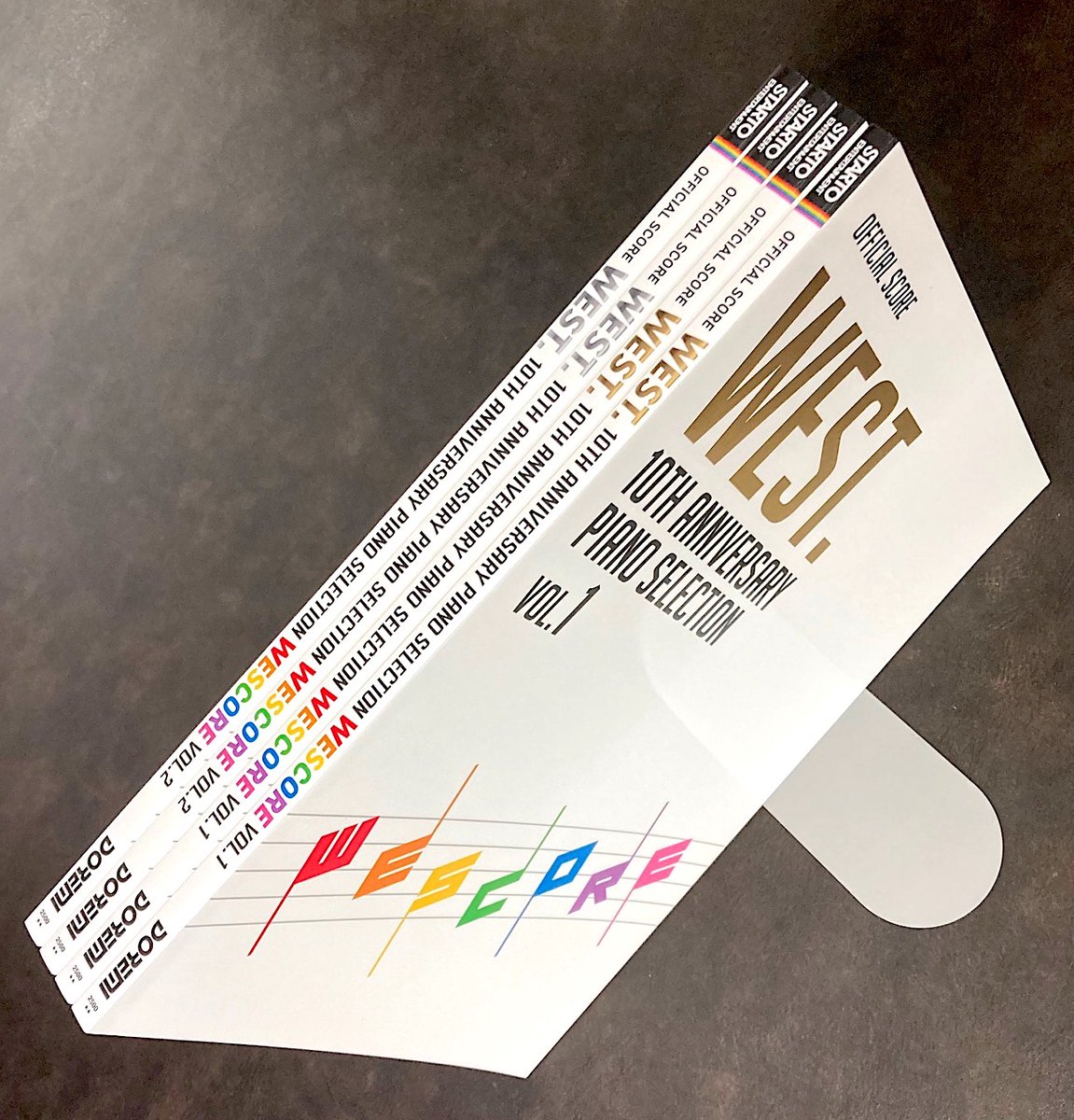 WEST.』10周年を記念した「初のオフィシャル・ピアノスコア（楽譜集