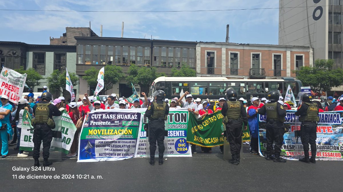 juan3291129892's tweet photo. #AgendarPL9563  Essalud no se vende .. Essalud se defiende Essalud no se vende .. Essalud se defiende #AgendarPL9563 #AgendarPL9563, señores congresistas a ustedes los eligio el pueblo, demuestren que estan con el pueblo. ESSALUD no se vende, ESSALUD se defiende 💪💪 https://t.co/8APdlU5DT0