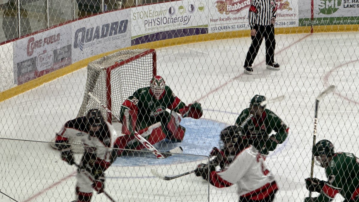 profan9's tweet image. In a seriously chippy affair, the #StMarys #Lincolns beat up on the #Listowel #Cyclones 5-1. The Lincs had 3 shorthanded goals!  🏒🏟️
@StadiumJourney #golincsgo @stmlincolns @CycsNation #GOJHL