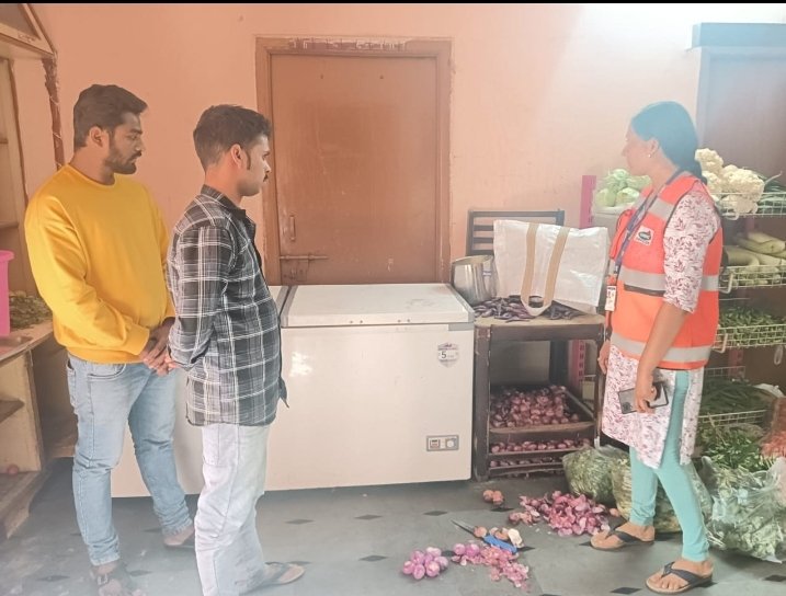 Foodsafety_Slp's tweet photo. On 11/12/2024, the Food Safety Officer of Circle 19, GHMC attended to complaints received via GHMC app and conducted inspections of
1) Arathi noodles, Vengalraonagar 
2)Meghana Kirana, Vengalraonagar
3) Sindhu tiffins, SK nagar
4) Godavari curries, SK nagar
Thank you sir. https://t.co/JwvXyCtEYr