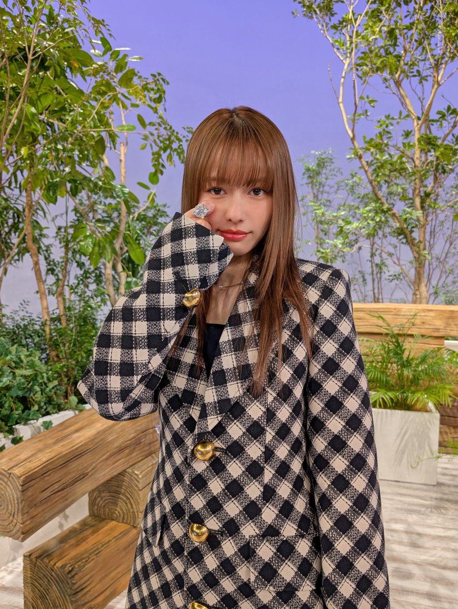 マッキントッシュ礼賛 小田さん回の舞香さんは、 チェックジャケットにタイトなレザーパンツ