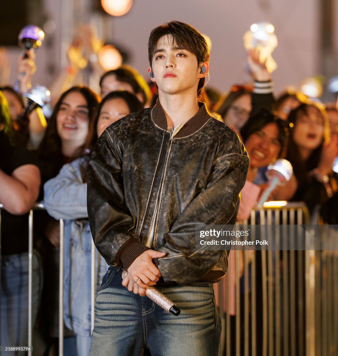 sounds_of_cheol's tweet photo. so handsome.. 🖤 https://t.co/CzCyNK1D53