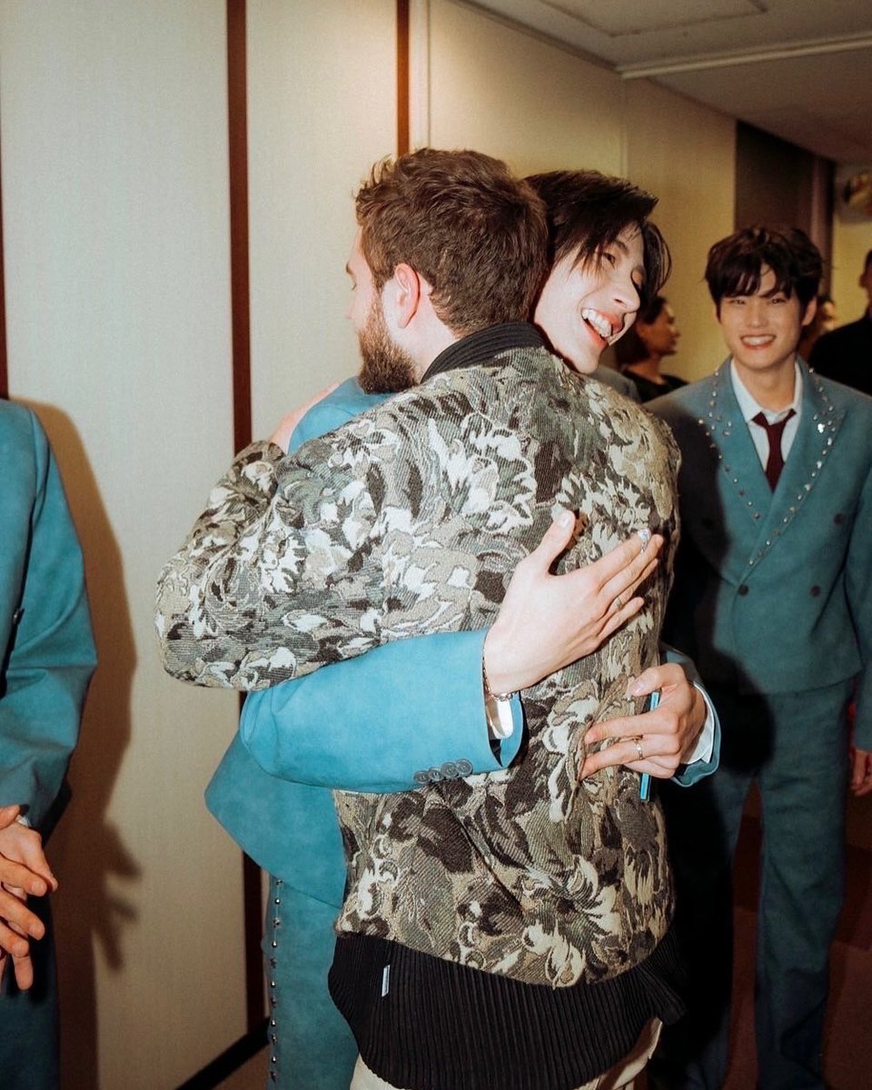 bunnychio32132's tweet photo. aww zedd with riize #antonanton 💖
คือชื่อจริงชื่อ Anton เหมือนกันอีกไงง ได้กอดกันด้วยยย😆💞 https://t.co/8eMcwtoR7X
