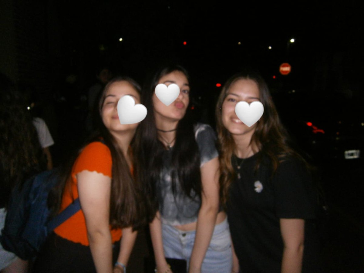 feliz primer mes 🤍🤍 son lo mejor que me dio twitter, el mejor grupo, gracias por estar SIEMPRE, para sacarme una sonrisa, ayudarme cuando estoy triste o para lo que necesite, nunca me voy a cansar de agradecerles por todo lo que hacen las amo eternamente 🏹🤍