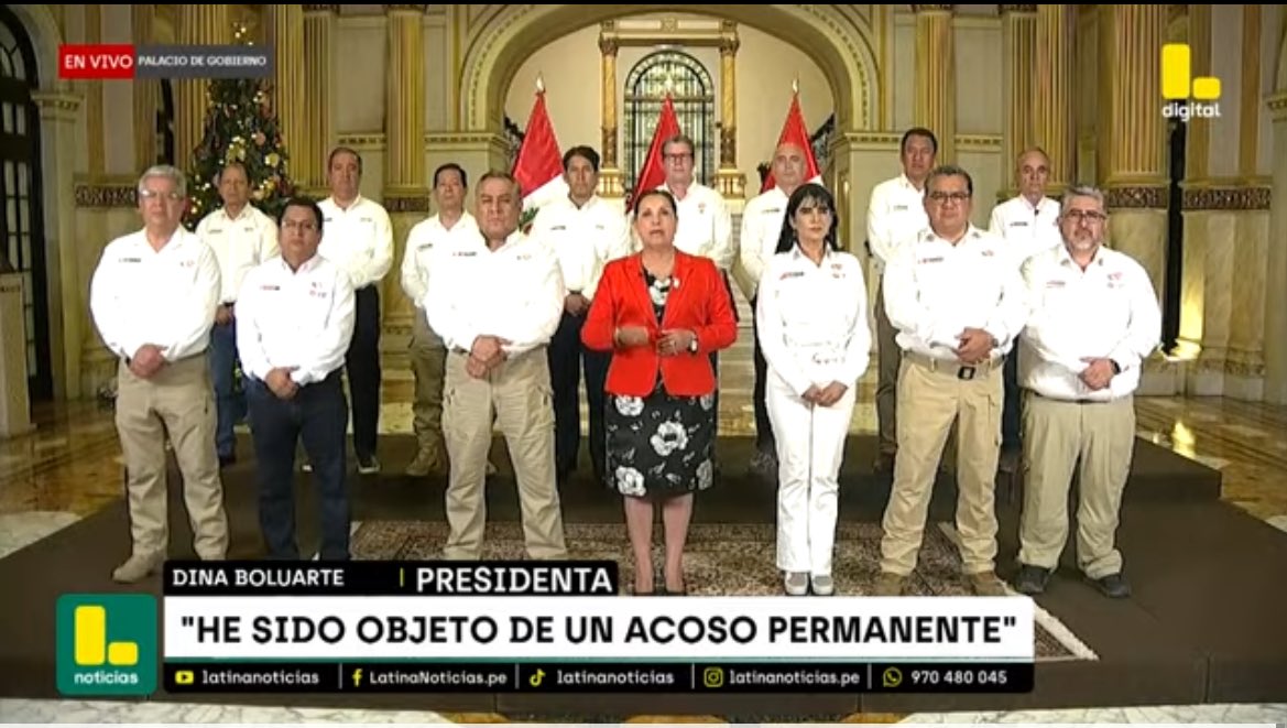 eloymarchan's tweet photo. Dina Boluarte cree que los chanchos vuelan. Dice que la quieren vacar. ¿Quién? ¿El Congreso? 
Los parlamentarios son los más contentos con ella en Palacio.
Sobre el cofre y sus cirugías: con su mensaje a la Nación lleno de mentiras, ha agrandado ambos temas.
Boluarte es un meme. https://t.co/wKYWyoE3kO