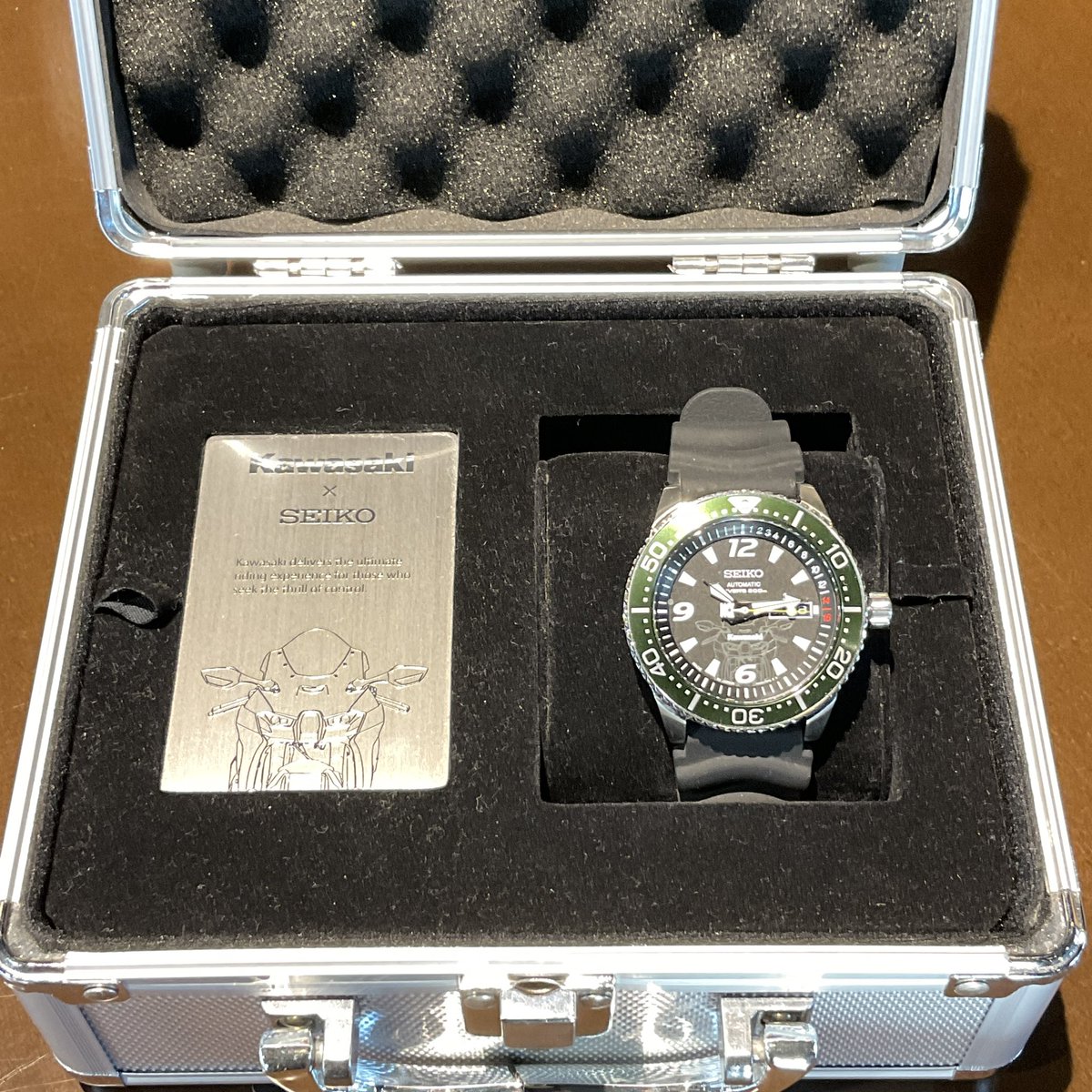 カワサキ×SEIKO Ninja ZX-10R ウォッチのご紹介》 Ninja ZX-10Rの線画