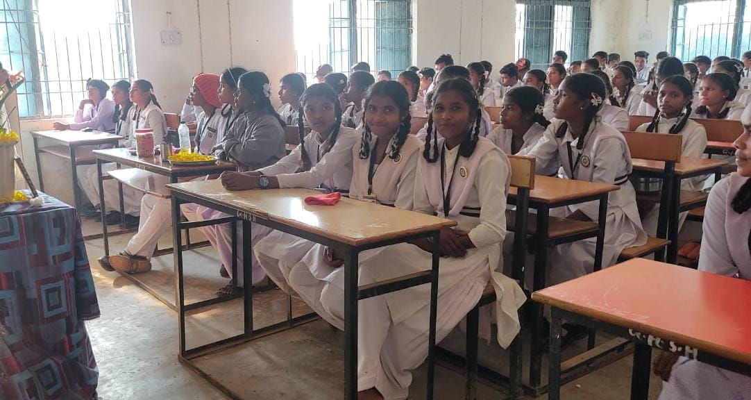 Balsanskarsewa's tweet image. पूज्य संत श्री आशारामजी बापू की पावन सत्प्रेरणा से बाल संस्कार के सेवाधारियों द्वारा हथरा हाई स्कूल में मनाया गया गीता जयंती एवं तुलसी पूजन दिवस ।

राजनांदगाँव (छ.ग.)

#GitaJayanti #GitaJayanti2024 #TulsiPujanDiwas