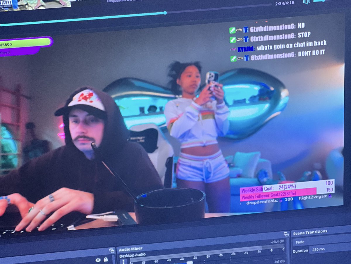 MAKIN MUZIK W/ ZOOM HAHA 

twitch.com/sukiibaby