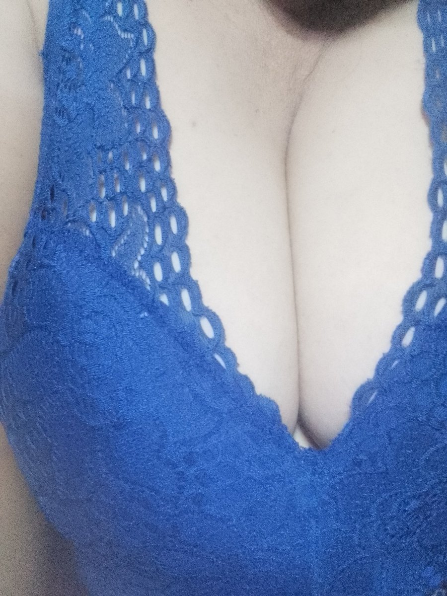 ถึงพี่จะแก่ไปหน่อยแต่พี่ก็อร่อยนะค่ะแถมปากดีนะจ๊ะ