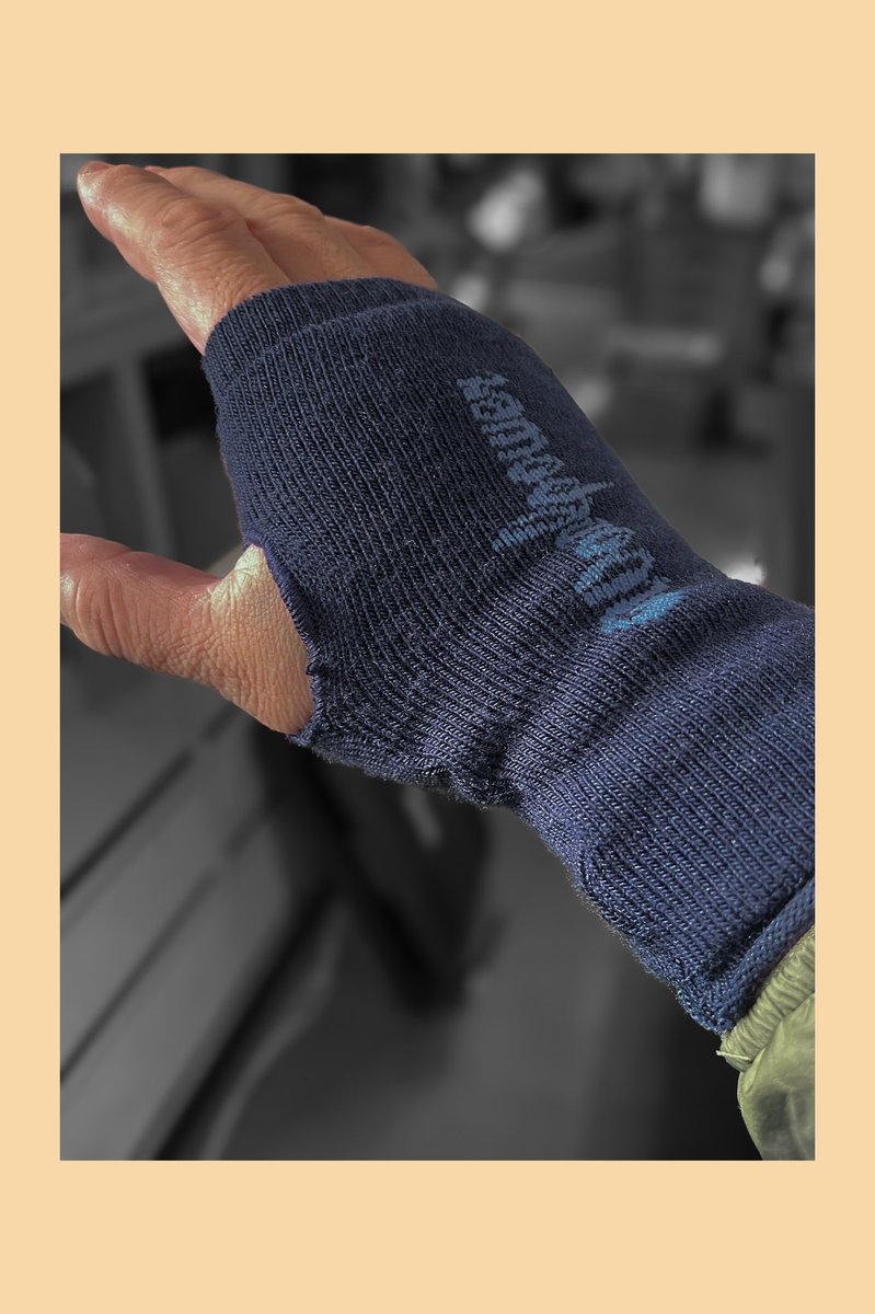 photo_aichi's tweet photo. あったかいんだからぁ〜
#woolpower
#UPI
#WristGaiter https://t.co/MhyVXBmam9