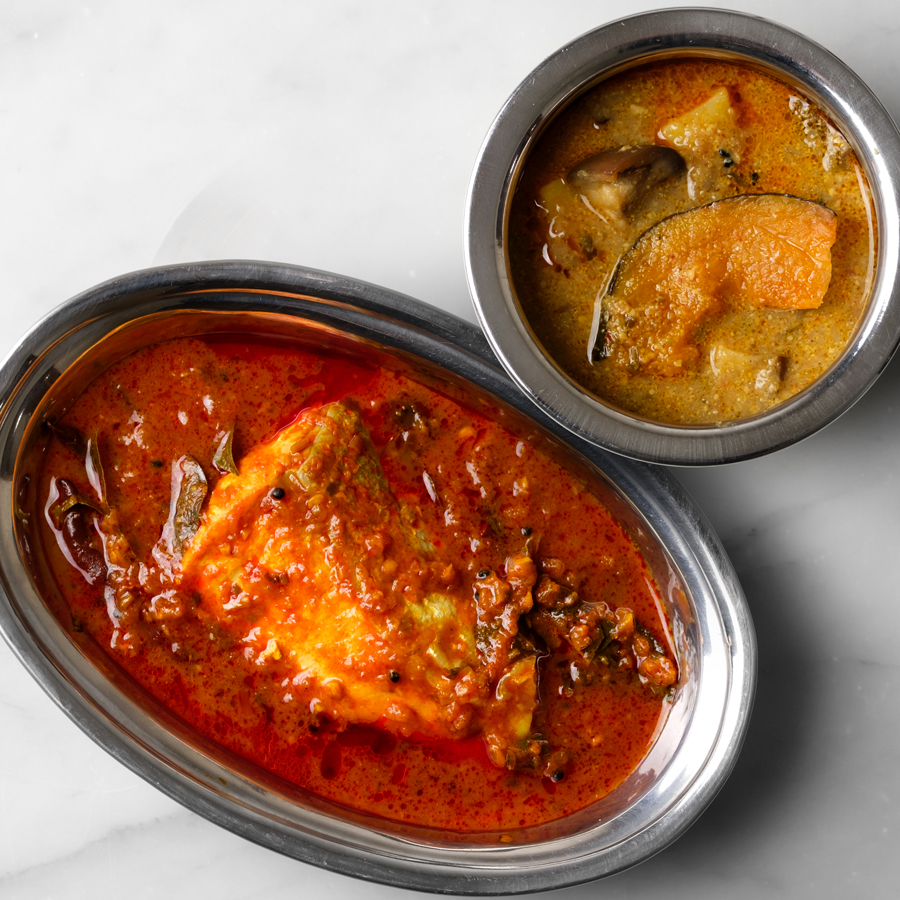 erickshop's tweet photo. ただいまエリックサウスの中でもマニアな荒木料理人が仕上げた
フィッシュカレーと菜食カレーを通販（https://t.co/rb4PbP8t3u）にて、
数量限定でご用意いたしました！
アーンドラプラデーシュの名物料理と滋味深い味わいと濃厚な香りの菜食です。 https://t.co/frqYCRUhzT