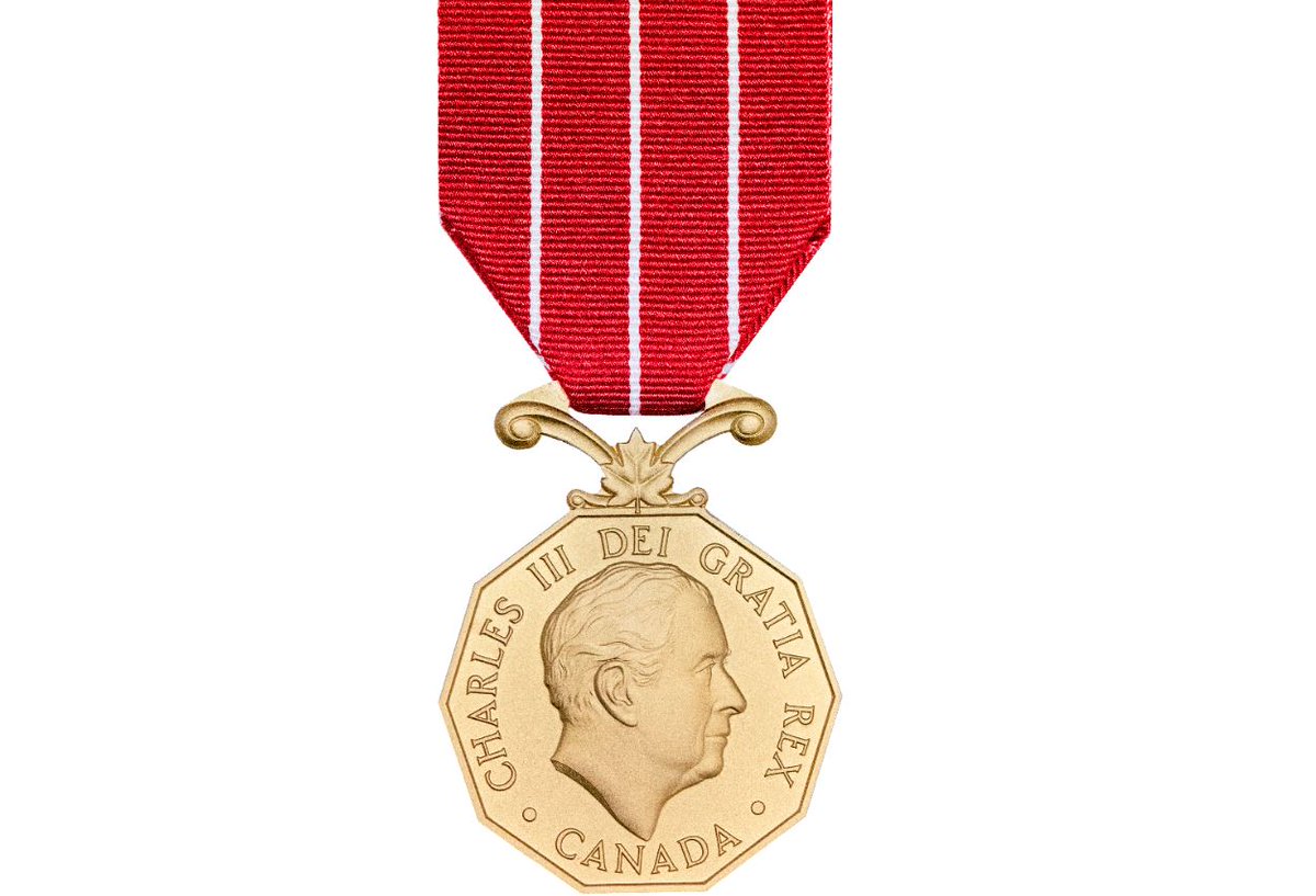 On its 75th anniversary, a new look for the Canadian Forces Decoration.

Learn more: canada.ca/en/department-…

#CAF