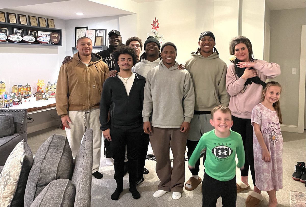 Todd Willert (@coachwillert) on Twitter photo It’s More than a Game!!! It’s Family!!! My Guys came by to visit us!!! #It’sDifferentHere 🦅🦅🦅<a href="/JaylenRaynor_/">Jaylen Raynor</a> <a href="/BrownRJ5/">RJ Brown</a> <a href="/Tavianjwolfe/">Tavian wolfe</a> It’s More than a Game!!! It’s Family!!! My Guys came by to visit us!!! #It’sDifferentHere 🦅🦅🦅<a href="/JaylenRaynor_/">Jaylen Raynor</a> <a href="/BrownRJ5/">RJ Brown</a> <a href="/Tavianjwolfe/">Tavian wolfe</a>
