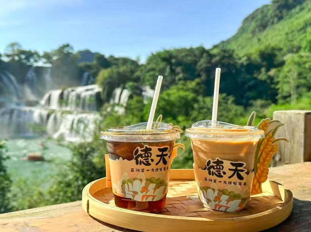 Helloguangxi1's tweet photo. Detian Waterfall in December is a must-see! Instead of heavy snow or harsh winds, Chongzuo offers emerald waters cascading over rocks, creating a serene and poetic landscape. Nature’s dreamlike masterpiece! #thesplendorsofGuangxi #DetianWaterfall #Chongzuo https://t.co/zc3DLnQO7N