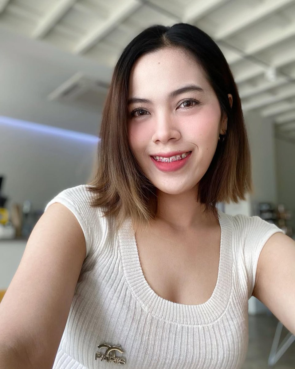 MindMind86's tweet photo. สุดท้ายเราอาจต้องการ..🤍📷🌻 แค่ใครสักคนที่เป็นความสบายใจให้กัน เป็นทั้งปัจจุบันที่ดี และเป็นอนาคตที่ไว้ใจได้ วันนึงเราจะเจอคนที่อยากสร้างอนาคต  และอยู่กับเราไปจนวันสุดท้าย คนที่คอยบอกว่าทุกปัญหาแก้ได้ ถ้าเรารักกันมากพอ. #สาวผมสั้น https://t.co/CpACezdndp