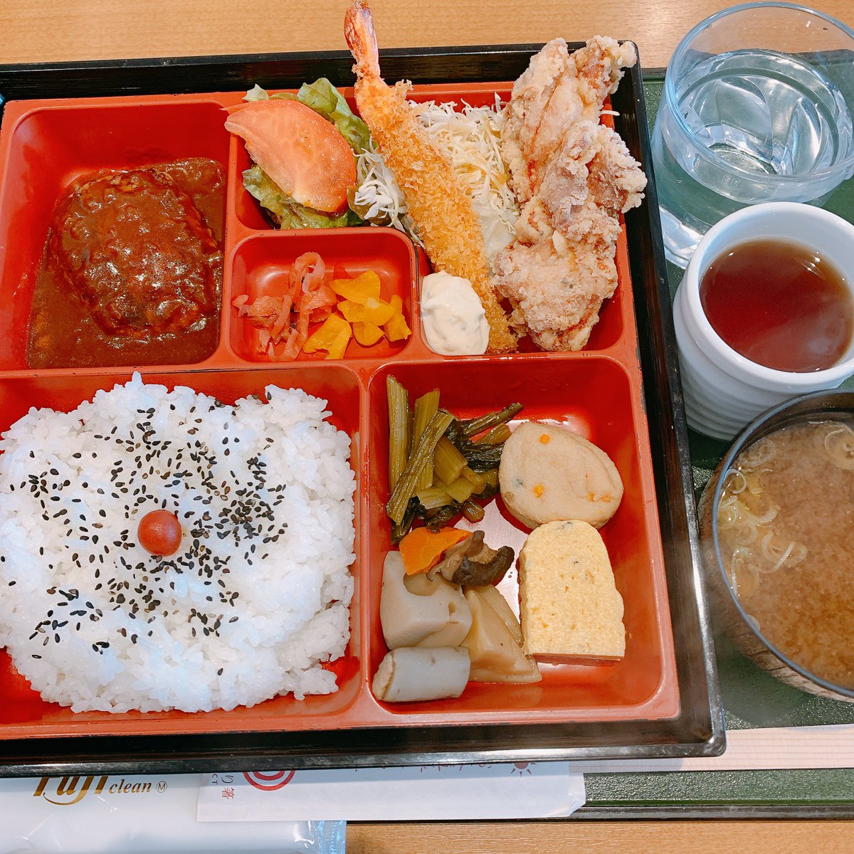hainokobito's tweet photo. ひるがの高原SA上りにあるクックラひるがの内の「EBASS/エバス」で日替わり定食なう。
ひるがの高原SAではここが1番美味いな。
#ひるがの高原サービスエリア上り #ひるがの高原SA上り #ひるがの高原サービスエリア #ひるがの高原SA #クックラひるがの #EBASS #エバス #ランチ #昼ごはん #昼ご飯 #昼食 https://t.co/E0PBsguA0x
