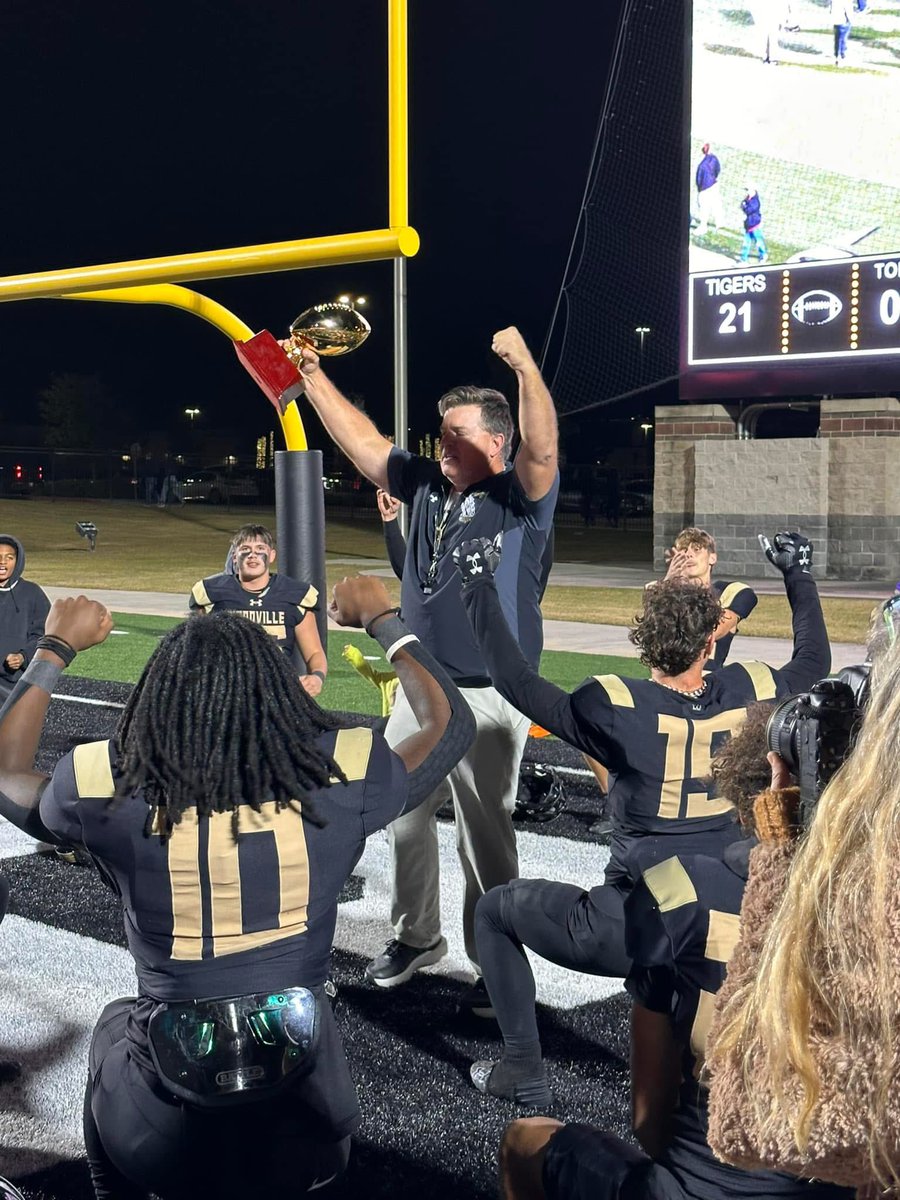 Come through Woodville Eagles🖤💛🦅