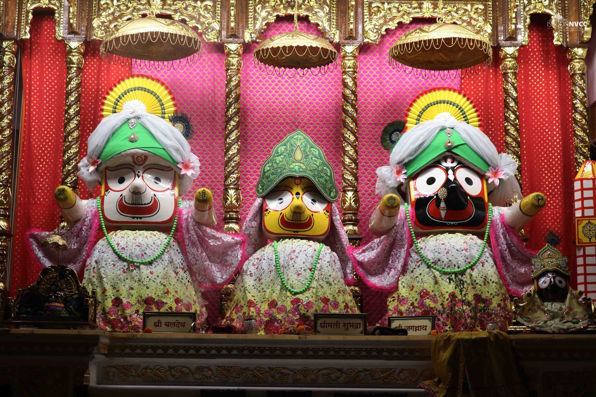 ISKCONPune's tweet photo. 🌷Mangal Arati Darshan🌷🗓13/12/2024🙏🚩@ISKCONNVCCPune🚩
.
.
#ISKCONNVCC #ISKCONPune #ISKCONNVCCPune #ISKCON #13thdecember #13thdecember2024 #Friday #Harinaamsankirtan #Radheshyamdas #Radheradhe #Sankirtan #Kirtan #Vrindavan #Mayapur #Prabhupada #GVE #GovardhanEcoVillage #Radha https://t.co/Ux3BOr3stl