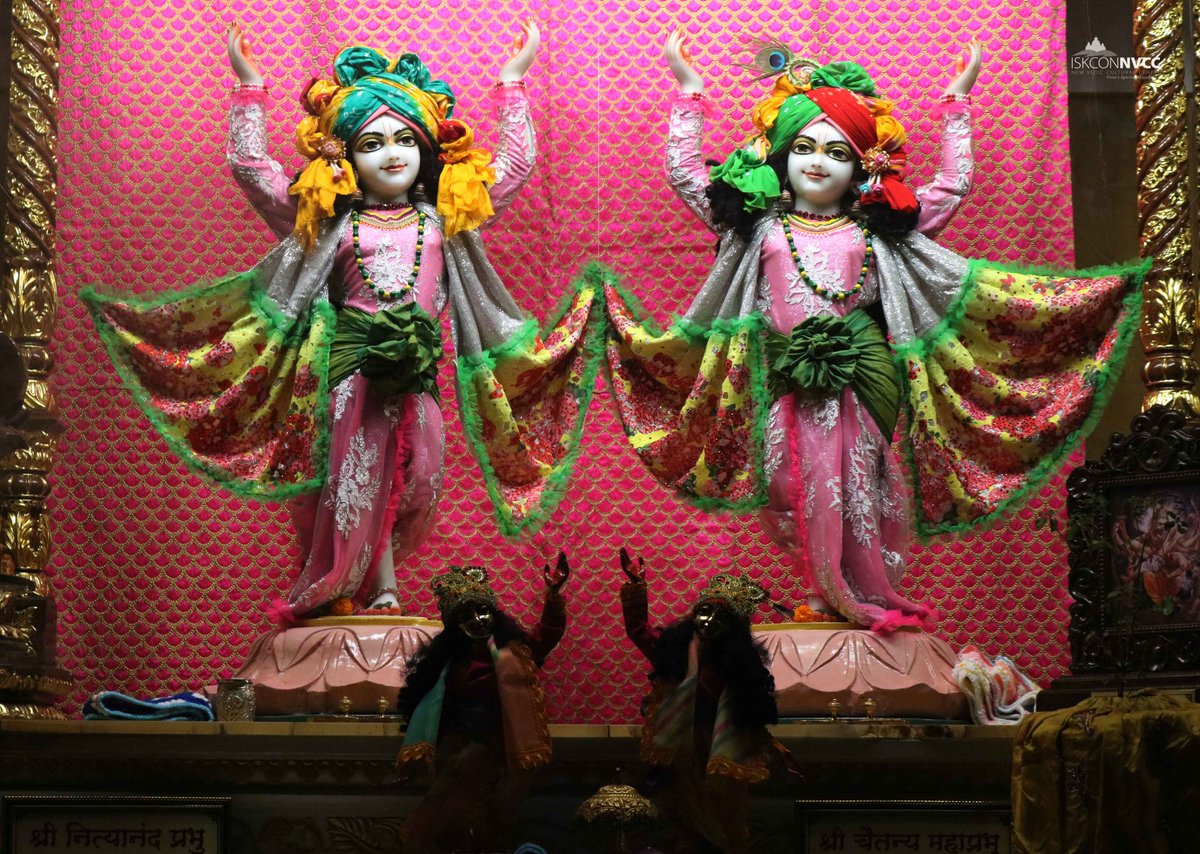 ISKCONPune's tweet photo. 🌷Mangal Arati Darshan🌷🗓13/12/2024🙏🚩@ISKCONNVCCPune🚩
.
.
#ISKCONNVCC #ISKCONPune #ISKCONNVCCPune #ISKCON #13thdecember #13thdecember2024 #Friday #Harinaamsankirtan #Radheshyamdas #Radheradhe #Sankirtan #Kirtan #Vrindavan #Mayapur #Prabhupada #GVE #GovardhanEcoVillage #Radha https://t.co/Ux3BOr3stl