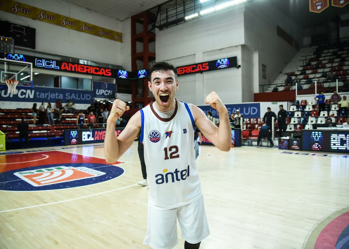 elositosweetney's tweet photo. Matías "Chino" Espinoza (PG|04) en su debut por @BCLAmericas vs Quimsa:

-16pts (goleador de Biguá)
-3/5 TC
-8/8TL
-3reb
-16ef (MVP del juego)
-16min

La edad es solo un número https://t.co/qmfiF9lf81