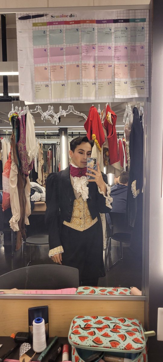 Ubiquemona1's tweet photo. A mi profe de danza del colegio El English College de Talagante
Miss Marta Osorio, mire donde estoy 😍
Gracias por ver algo, en ese pequeño seba de 14 años y llevarlo a descubrir su pasión 
Hoy, noche de Estreno del Cascanueces de Les Grands Ballets Canadiens https://t.co/LLROoleffB