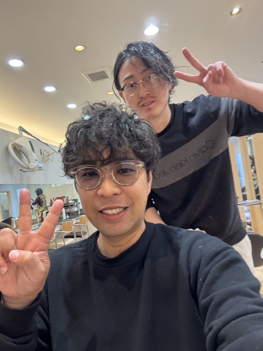 sora_Progress's tweet photo. 【そら通信】

先日パーマをかけて変身完了✂️

これからイケオジ路線でいくそうです😆

⭐️ 美容室BANILa ⭐️
東京都府中市寿町1-1-11１
〜Instagram〜
https://t.co/9mTfJjXRhi

#そら
#アーティスト
#イケオジ
#BANILa https://t.co/XbR18mHYB8