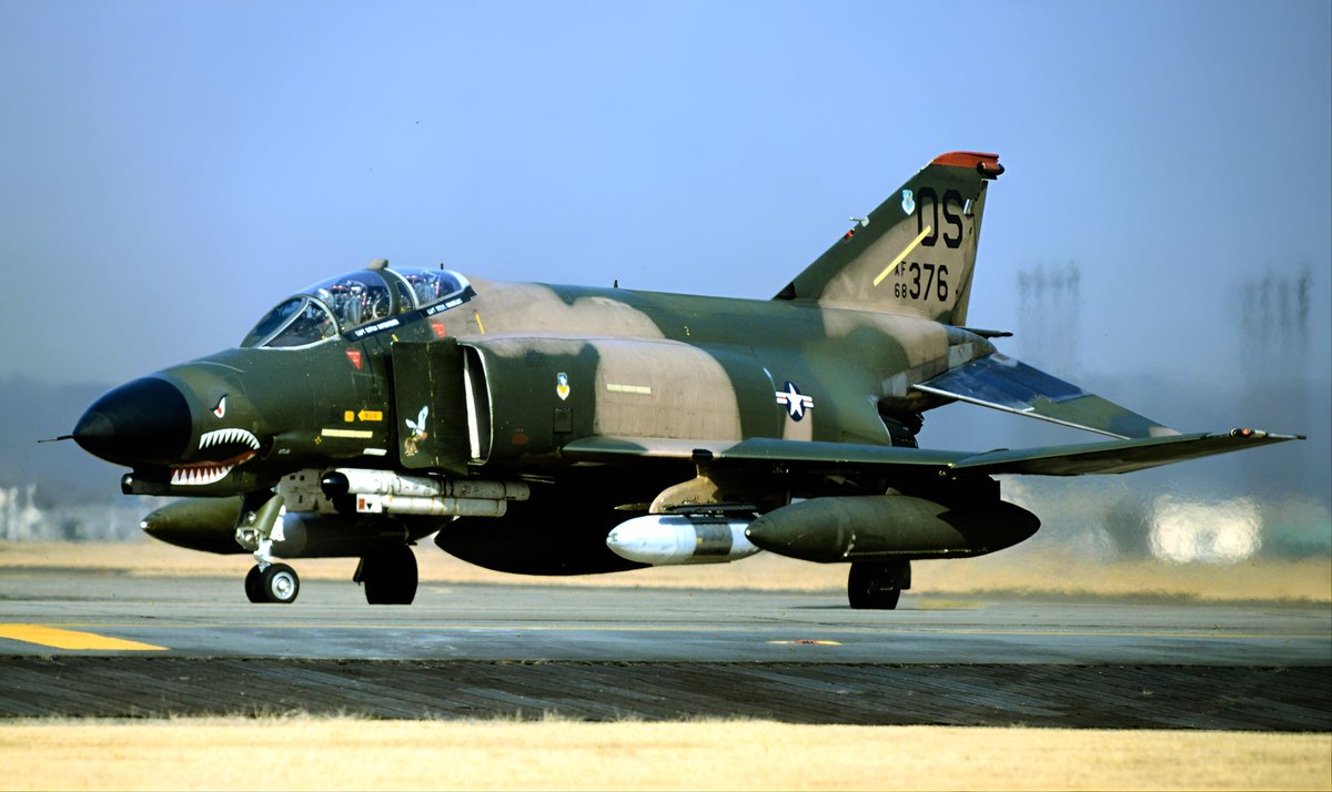 headdancer7's tweet image. ＃PhantomFriday 横田基地
F-4E 36TFS 51CW OSrd 68-0376、
67-0391、68-0353 1983。