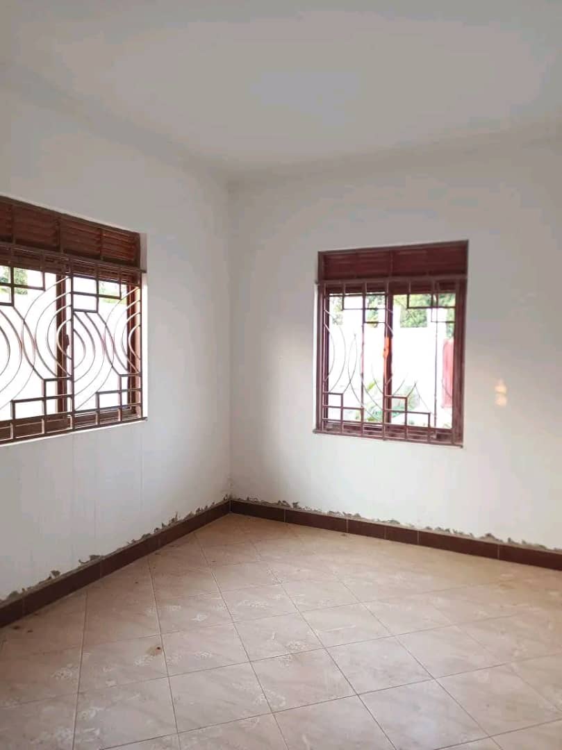 shukranproperty's tweet image. Brand New House for sale in Gayaza - Busukuma

#4bedrooms #3bathrooms and #2boy's_quarters

Seated on #14Decimals with private mailo title

Asking Price #180m_Ugx

Call 0706592177