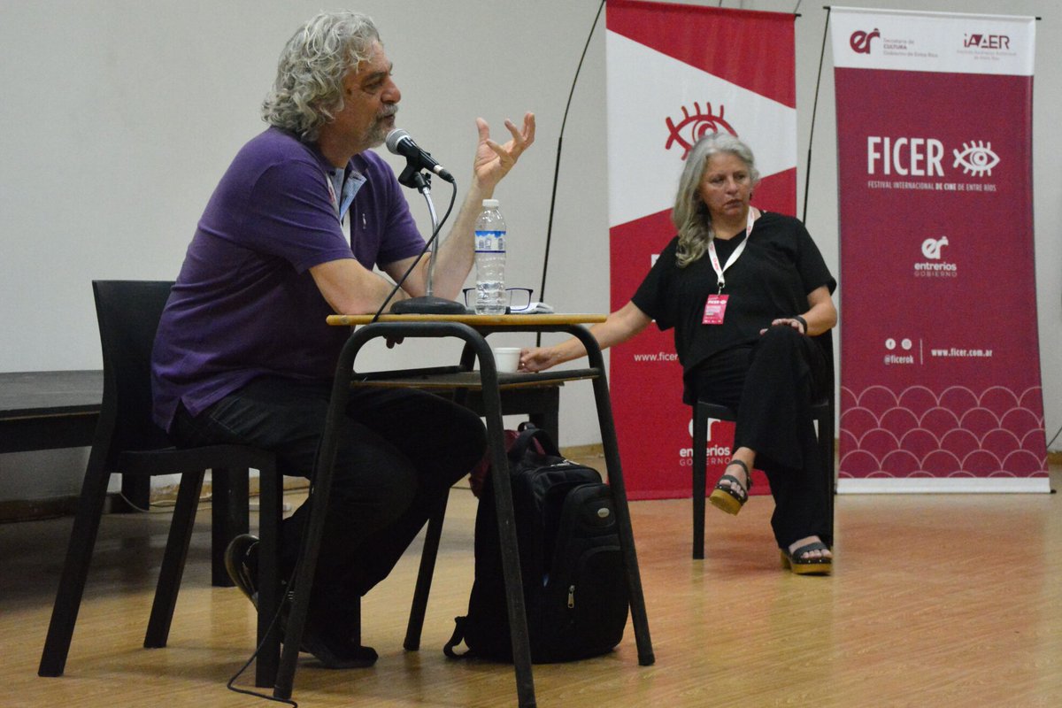 [FICER] Gustavo Fontán y Gloria Peirano ofrecieron un taller sobre literatura y cine en el FICER: «Aprender a escribir audiovisual es aprender a mirar y eso es infinito».
gpsaudiovisual.com/2024/12/13/gus… a través de <a href="/gpsaudiovisual/">GPS Audiovisual</a>