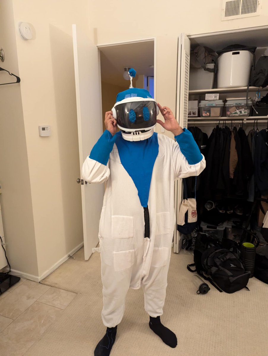 I called it at Halloween! 😂 
Congratulations to <a href="/TeamAsobi/">Team ASOBI</a> for Game of the year!  #Astrobot is an absolute gem of a game! Well deserved 🥲