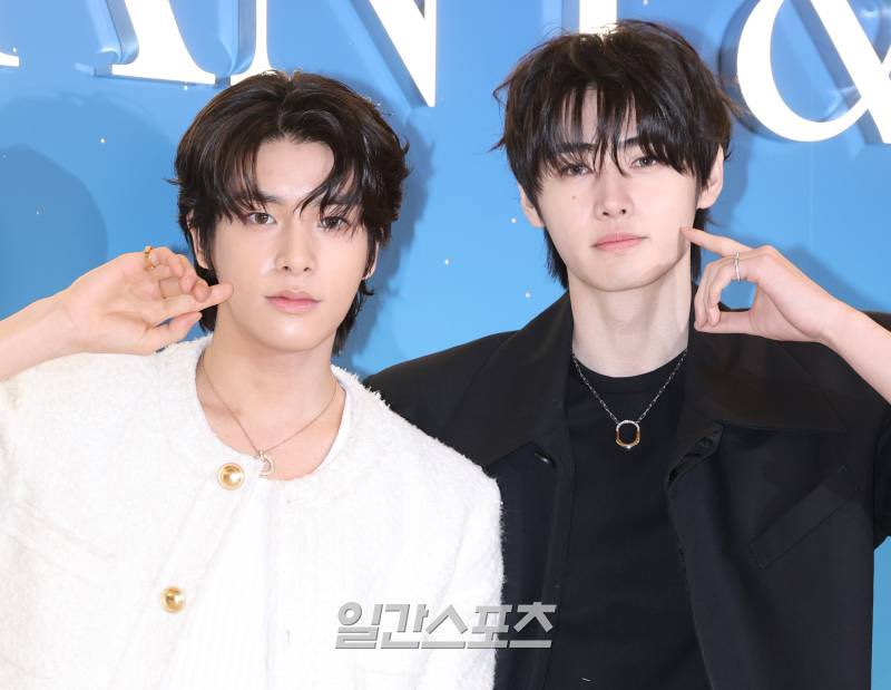 enhypenupdates's tweet photo. [PHOTO] 241213

Jake and Sunghoon at the Tiffany House of ICONs Pop-Up Store Photo Call | K-Media Photo (1)

@ENHYPEN_members @ENHYPEN #ENHYPEN #엔하이픈 https://t.co/Syn7C0tm1y