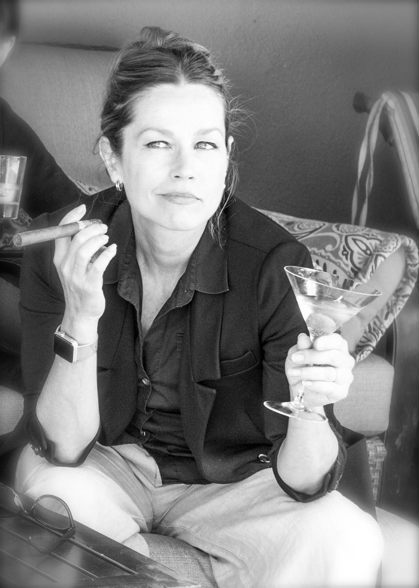 LorraineEvanoff's tweet image. Twitter is dead.
Follow me on Substack.🍸🍸
substack.com/@LorraineEvano…