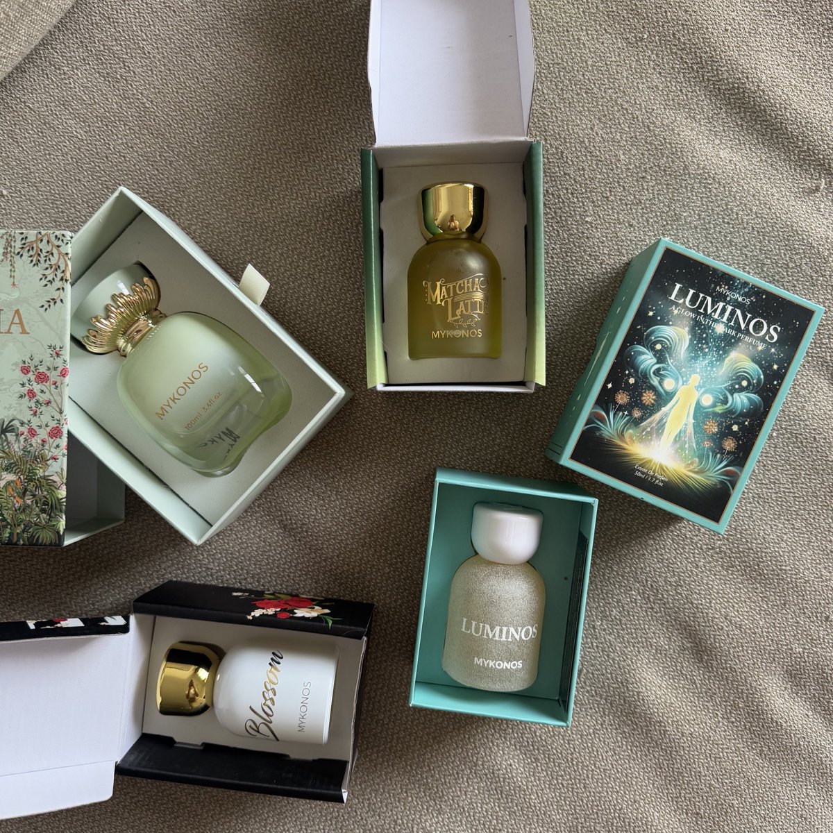 najihahshahrel's tweet photo. Gagal menahan nafsu so haul perfume tiktok 😩

Brand Indo ni best ke tak eh? Siapa pernah try?

Please don't disappoint me.. https://t.co/pAQVynyhCl