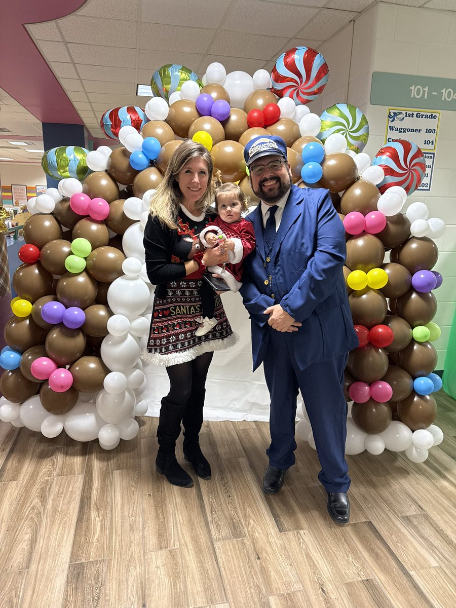 GMBushnell's tweet photo. Love our staff at SFE! We have so much fun, and we love kids! @HumbleISD_SFE  @PtaSfe https://t.co/IQuaD7FQTl