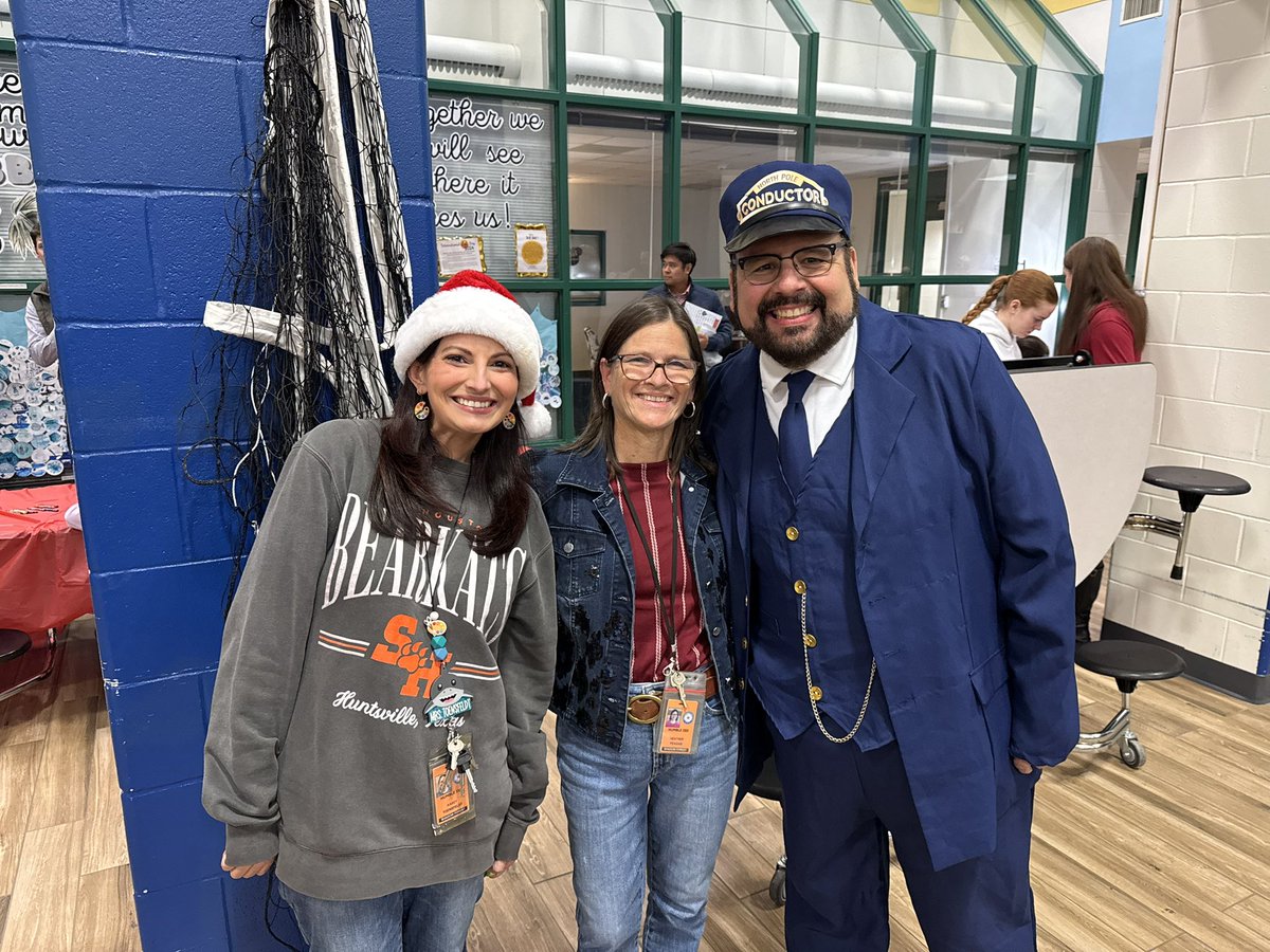 GMBushnell's tweet photo. Love our staff at SFE! We have so much fun, and we love kids! @HumbleISD_SFE  @PtaSfe https://t.co/IQuaD7FQTl
