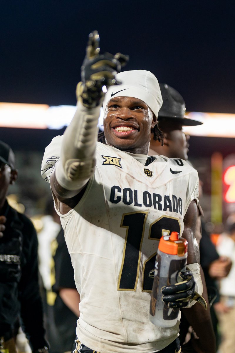 Travis Hunter Awards so far 👀

- Bednarik Award
- Biletnikoff Award
- Walter Camp Player of the Year Award
- Lott Impact Trophy 
- Paul Hornung Award
- Big 12 Defensive Player of the Year
- AP Player of the Year

One of the Best College Football Players Ever 🔥 #SkoBuffs