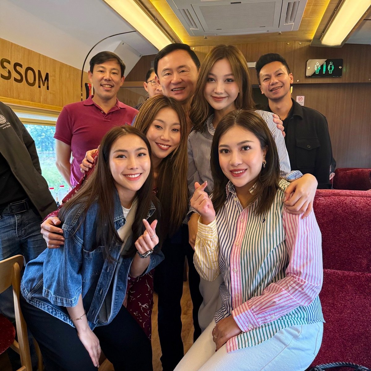 SrisophaK's tweet photo. ร่วมงานสัมมนาโครงการเสริมศักยภาพสมาชิกสภาผู้แทนราษฎร พรรคเพื่อไทยเจ้า
#พรรคเพื่อไทย 
#ออมศรีโสภา https://t.co/64YUQtUUqq