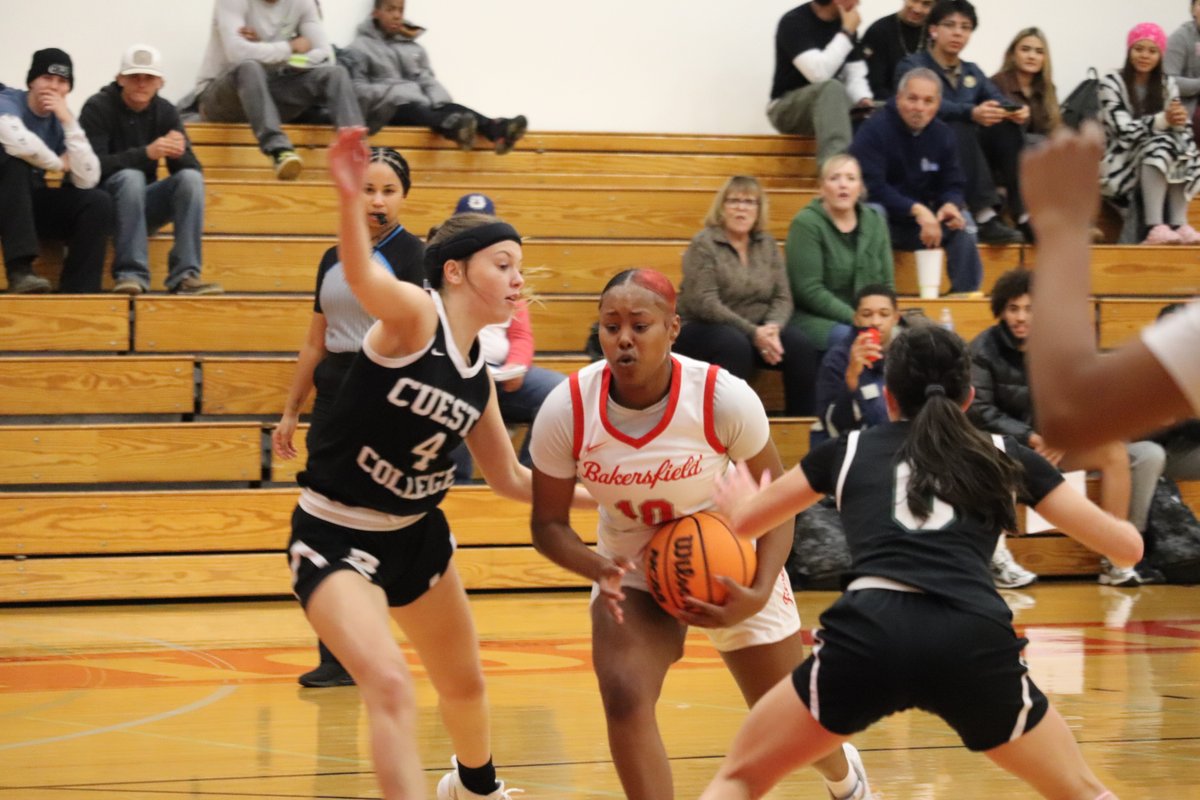 GoGadesGo's tweet photo. Women's basketball falls to Cuesta College at home!
#gogades #gogadesgo #bakersfieldcollege https://t.co/CBrttYmvtq