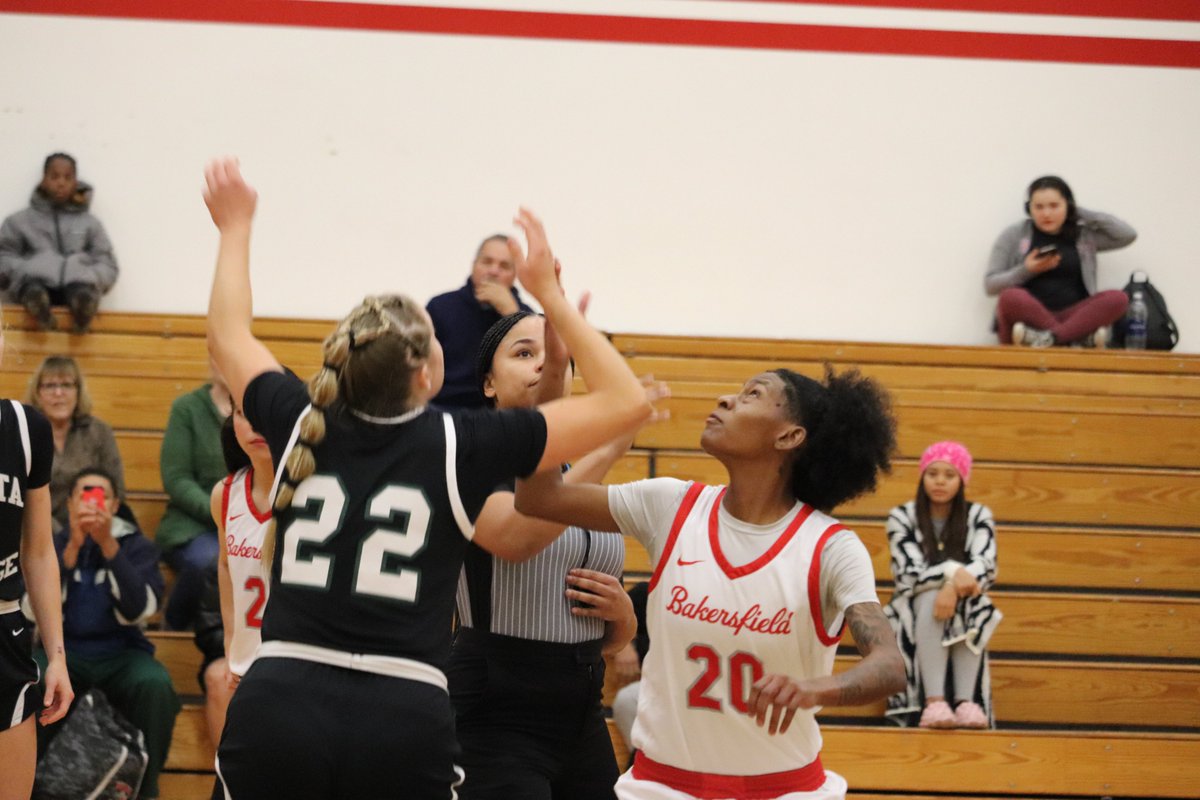 GoGadesGo's tweet photo. Women's basketball falls to Cuesta College at home!
#gogades #gogadesgo #bakersfieldcollege https://t.co/CBrttYmvtq