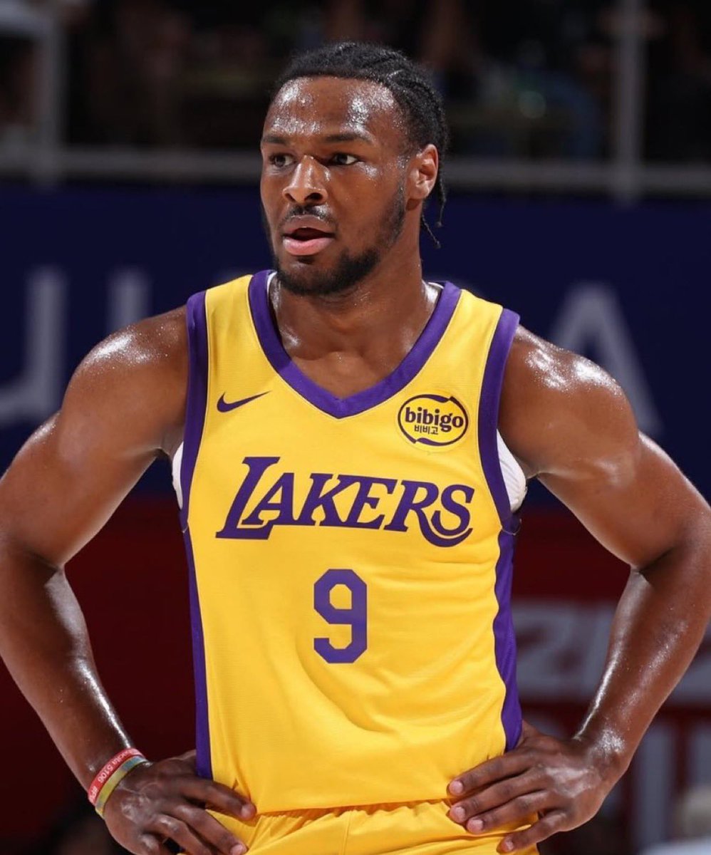 BRONNY JAMES TONIGHT:

30 POINTS
3 REBOUNDS 
2 ASSISTS
56% FG