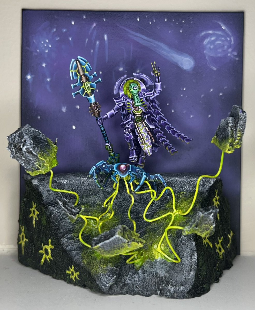 Eden72Book's tweet photo. My Necron Cryptek, entry for the Christmas bash at the local GW store. #miniaturepainting @wepaintmini @warhammer #painting #warhammer40k #WarhammerCommunity https://t.co/9iulWcBhlQ